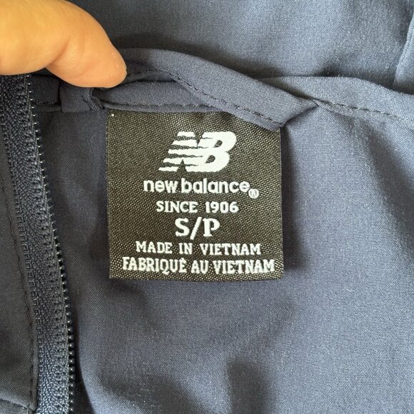 New Balance Lightweight Windbreaker Mens S Jogging Jacket Navy Running Hooded - Picture 10 of 16